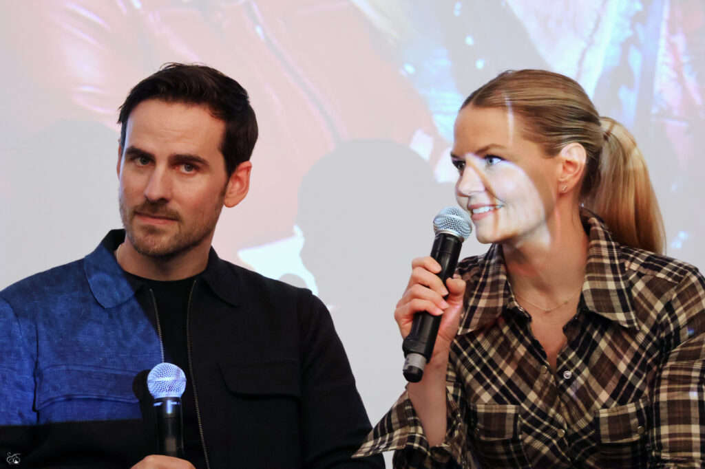 colin o'donoghue et jennifer morrison à la convention From Storybrooke To Paris en octobre 2024